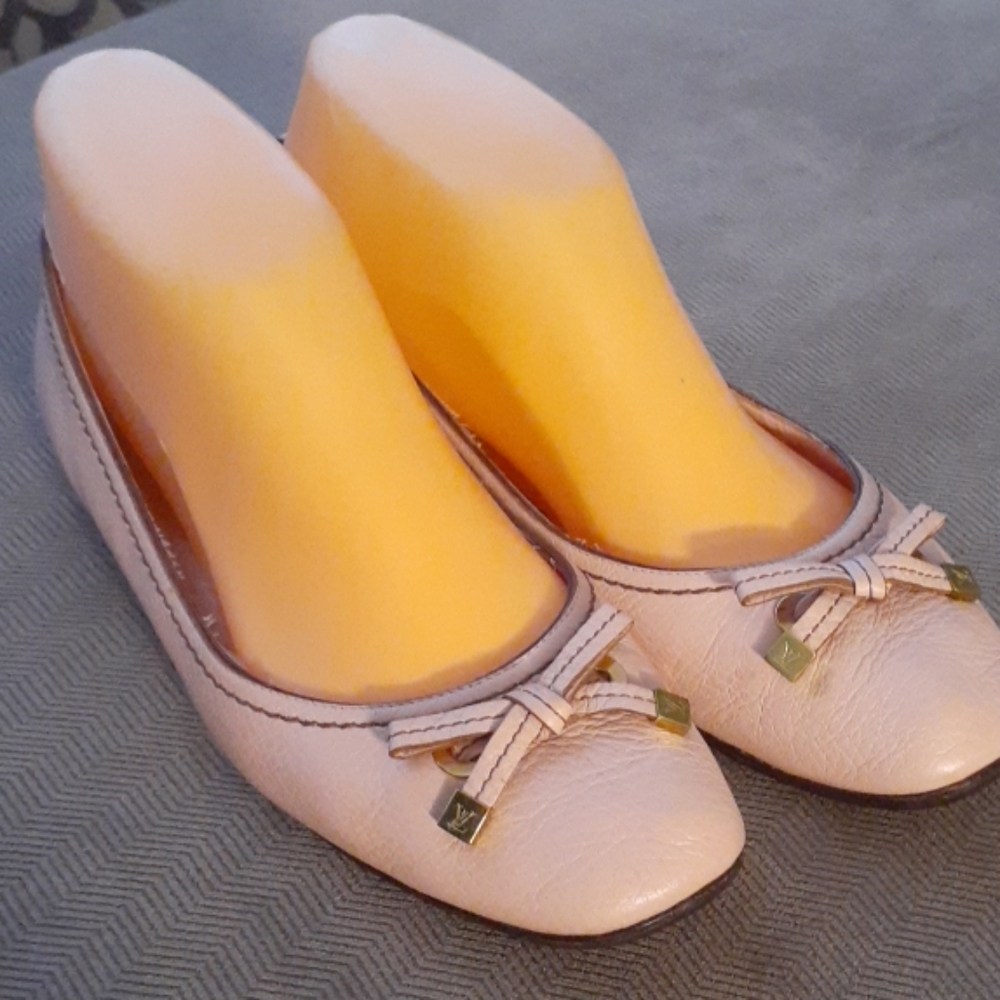 Louis Vuitton Cream Leather Ballet Flats with Bow Detail